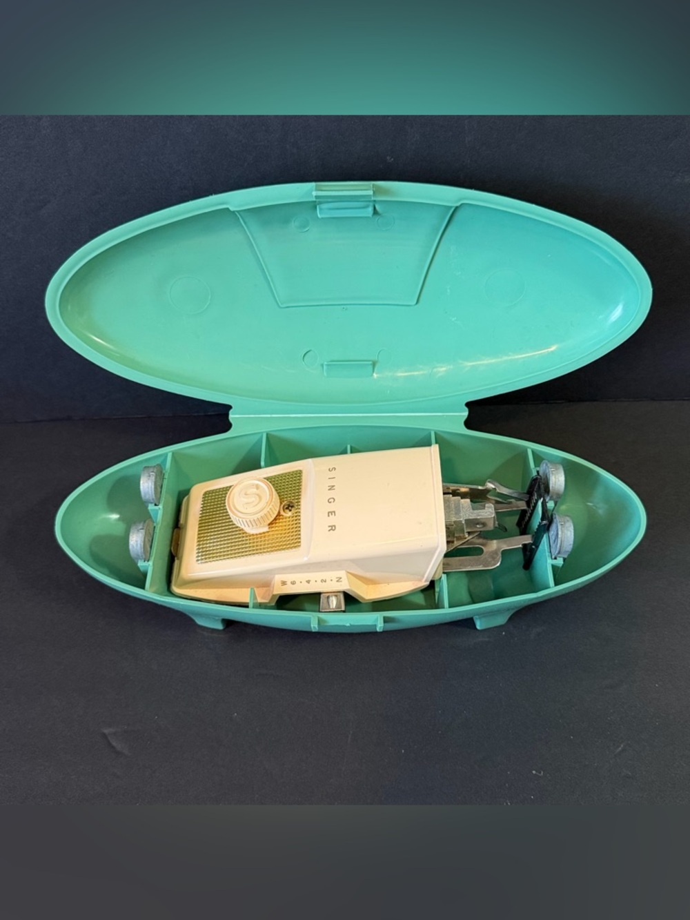 Vintage 60s Singer Buttonholer #2482607 Green Retro Atomic Clamshell Case